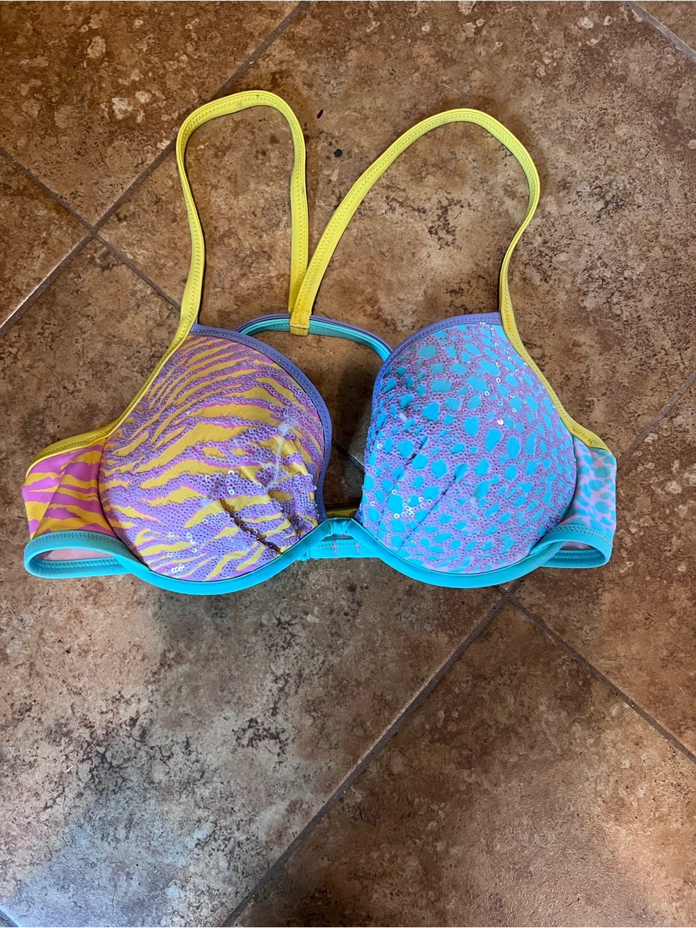 VictoWomen's Yellow & Turquoise Mixed-Print Padded Swim Top